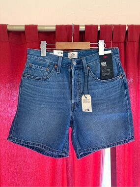 501® ORIGINAL FIT MID-THIGH LIGHTWEIGHT WOMEN'S SHORTS, Size 27, Medium Wash